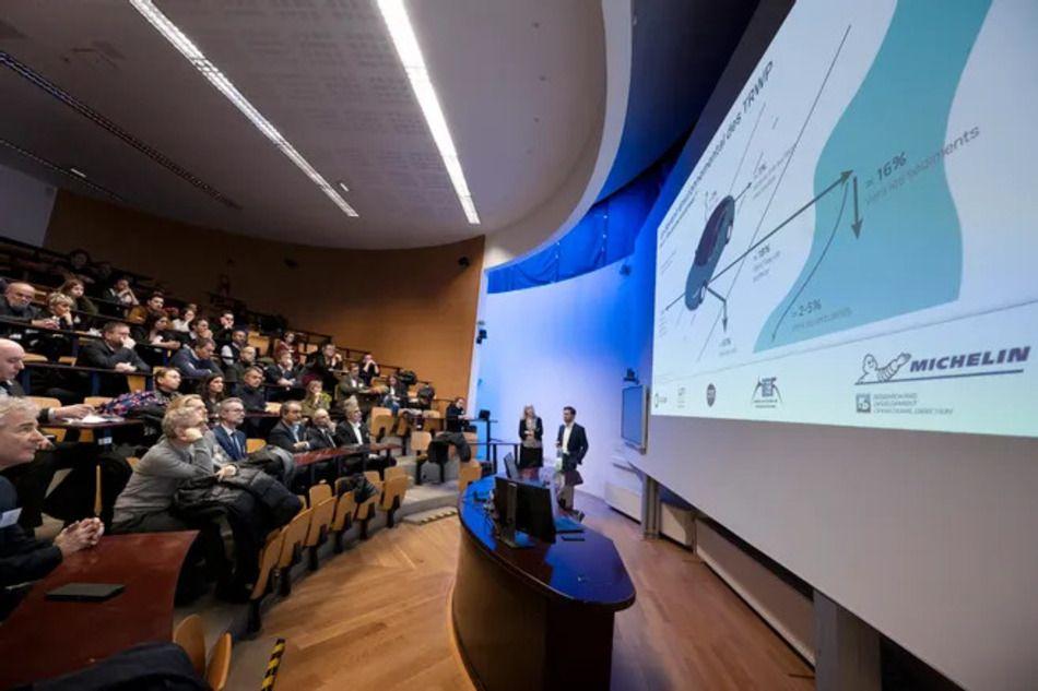 Le Groupe Michelin, le CNRS et l’Université Clermont Auvergne s’associent et créent BioDLab, la fabrique des pneus du futur